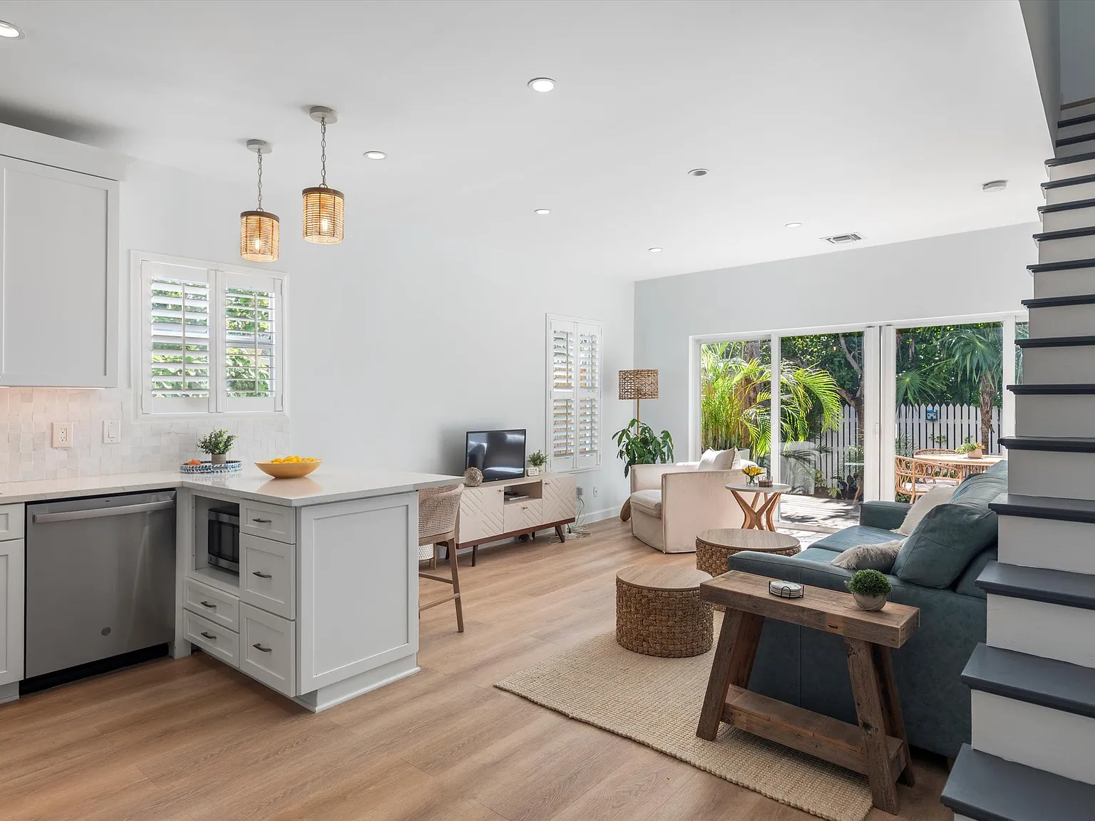 2 bed, 850 sqft, $4,900 — Photo 3