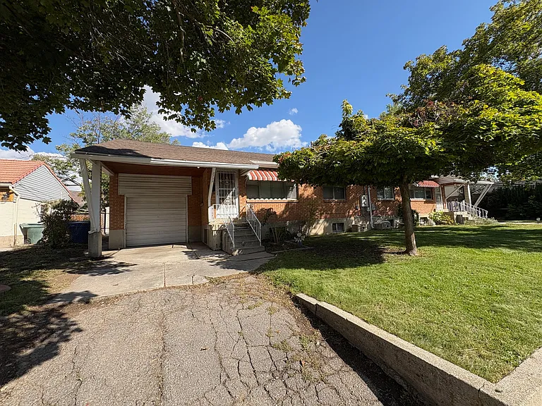 2739 S Melbourne St — Photo 1