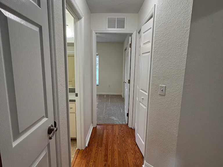 212 E Vermont Ave — Photo 10