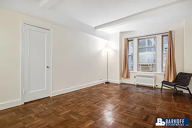 Rented by Barkoff Residential 