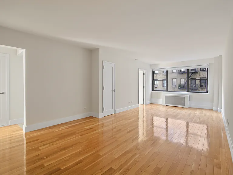 141 E 33rd St #7B — Photo 1