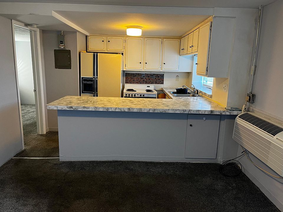 2nd image of 8180 Highland Rd APT B-1