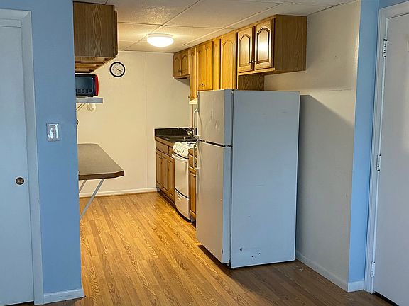 5th image of 215 Chelmsford St