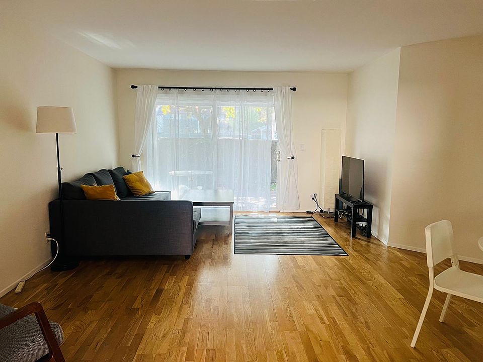 Living/dining room.