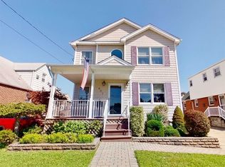 802 Fenworth Blvd, Franklin Square, NY 11010