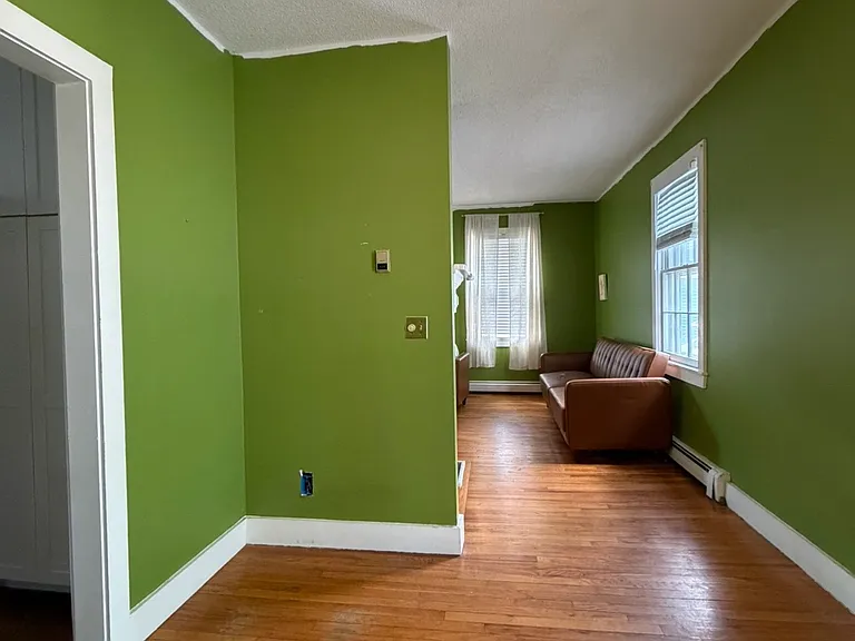 33 Starr St — Photo 3