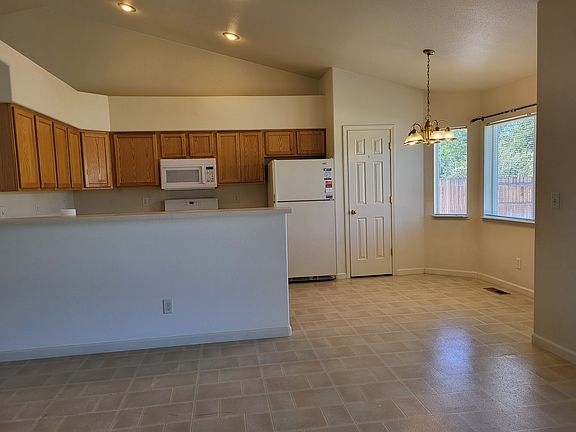 Kitchen Breakfast Nook & Dining Room