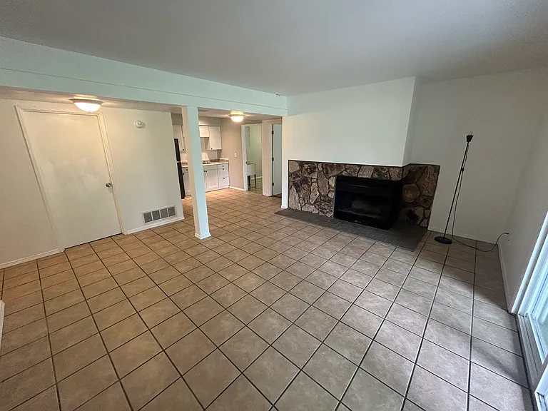 3707 Northshore Blvd NE #D — Photo 23