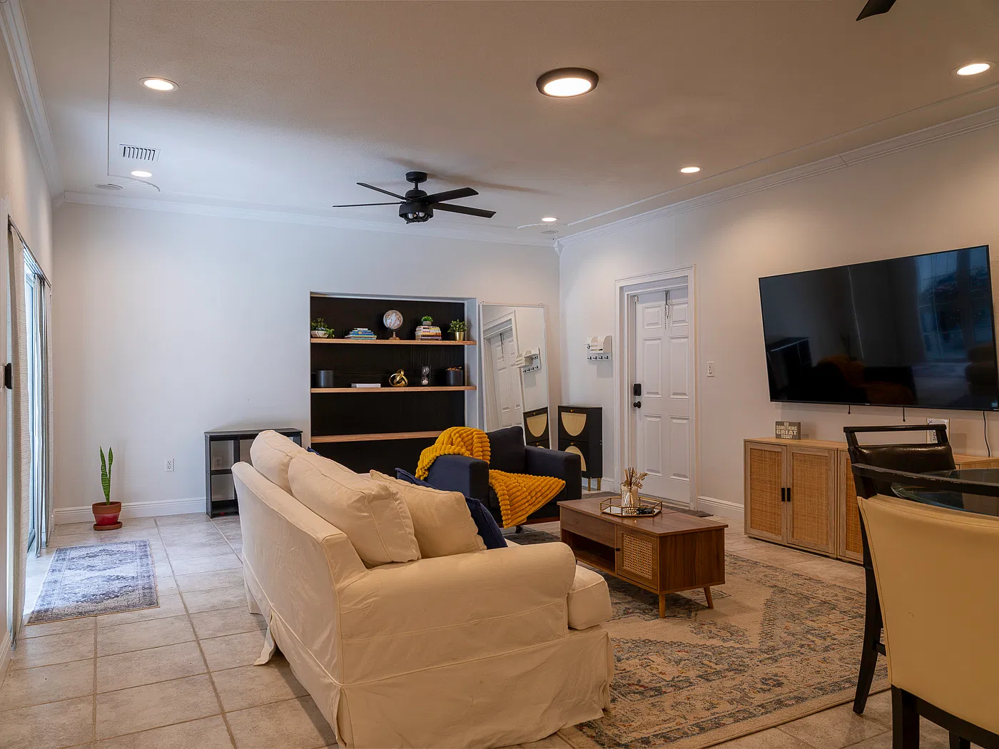 1 bed, 1200 sqft, $1,800 — Photo 3