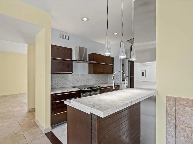 4001 Nasa Pkwy #213 — Photo 7
