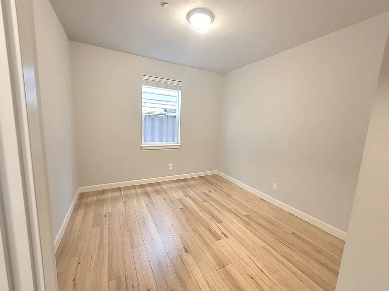 J0459 - Stafford St. Apartments — Photo 23