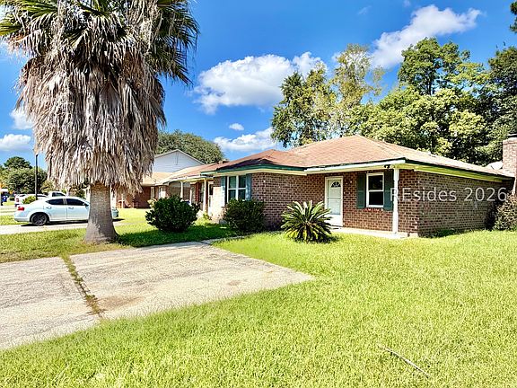 3rd image of 7724 Suzanne Drive