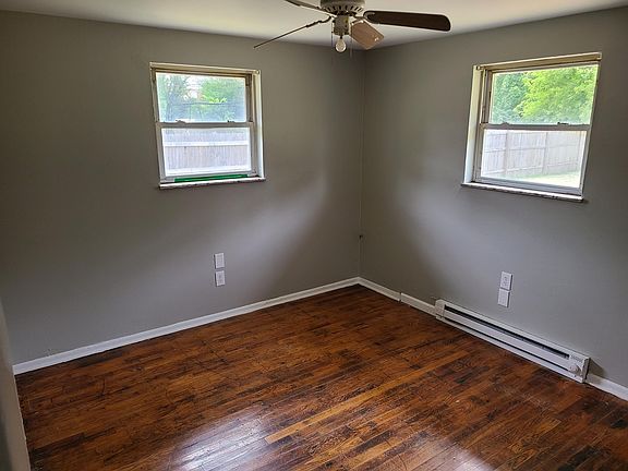 3rd image of 1424 Phillips Dr