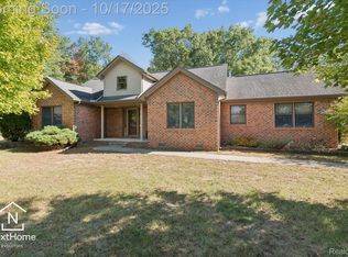 17401 Hannan Rd, New Boston, MI 48164