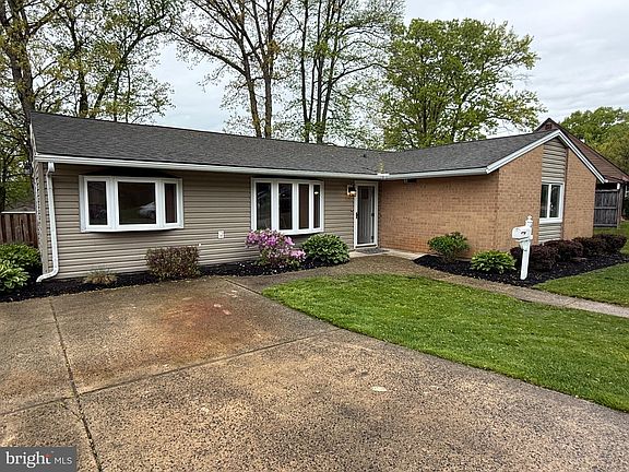 2nd image of 416 Breslin Rd