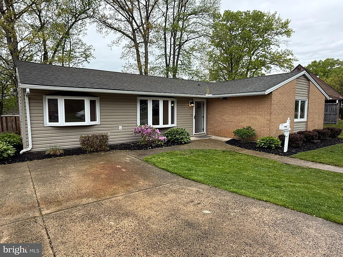 Building Photo - 416 Breslin Rd