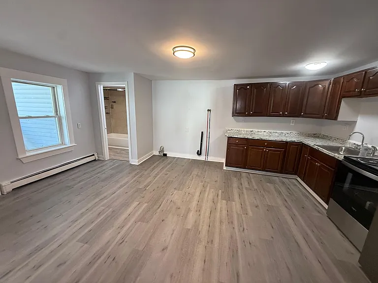 573 Main St — Photo 11