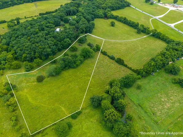 10 State Highway 32, Stockton, MO 65785