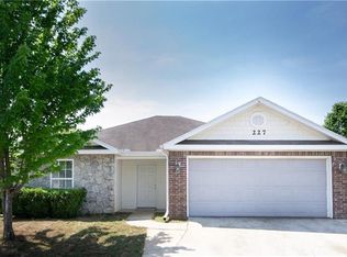 227 Cascade Cir, Springdale, AR 72764