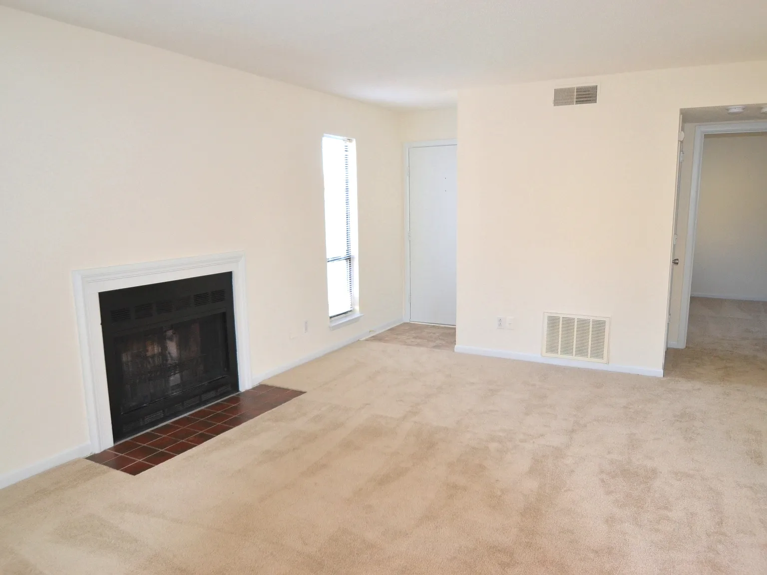 1 bed, 695 sqft, $1,195 — Photo 3