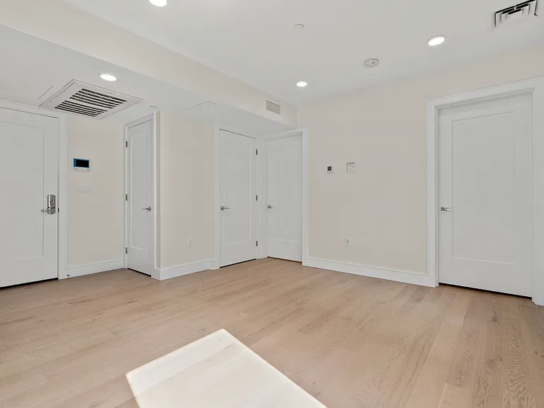 301 Border St #303 — Photo 8