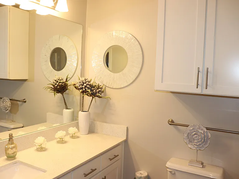 Laurelwood Apartment Homes — Photo 5