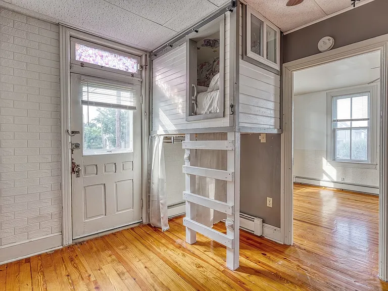 42 E Locust St — Photo 12