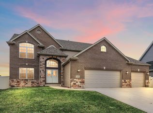 1089 Lakeview Dr, Hobart, IN