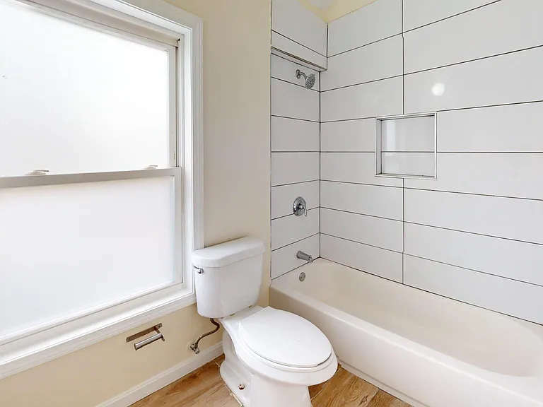 687 Montgomery St #2 — Photo 9