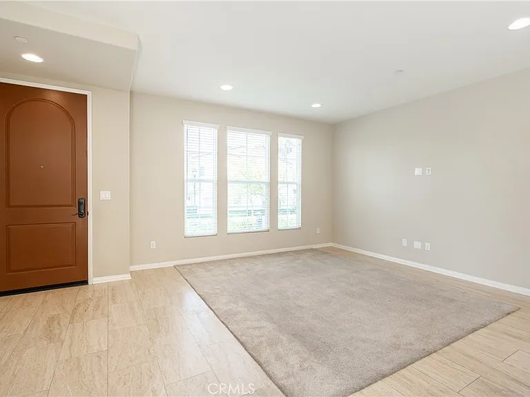 20328 Paseo Las Olivas — Photo 6