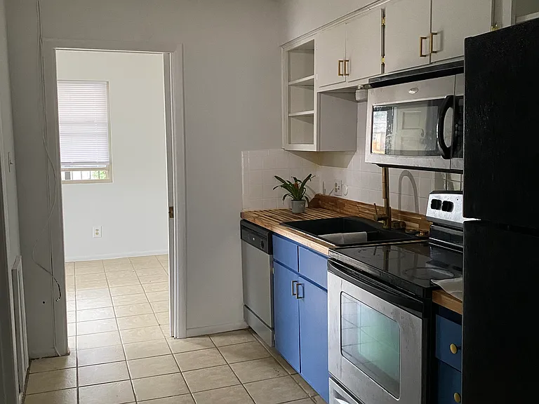 503 N Pine St #6 — Photo 2