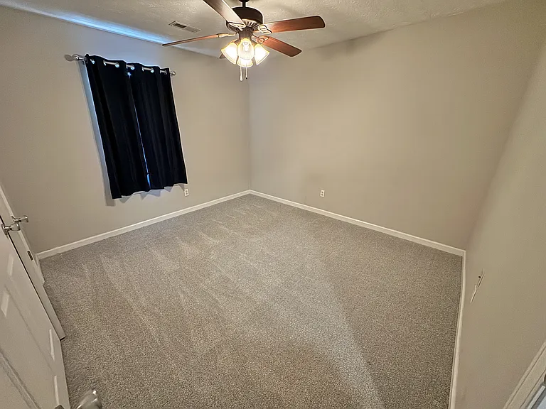 2237 Ross Ln — Photo 13