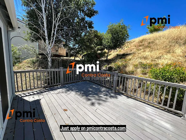 409 Camelback Rd — Photo 22