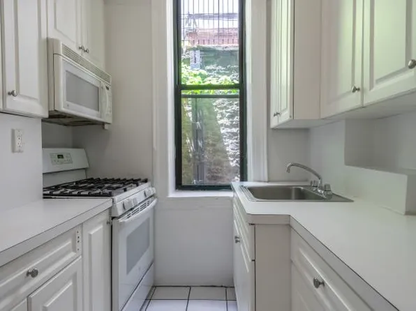 191 Claremont Avenue image 2 of 8