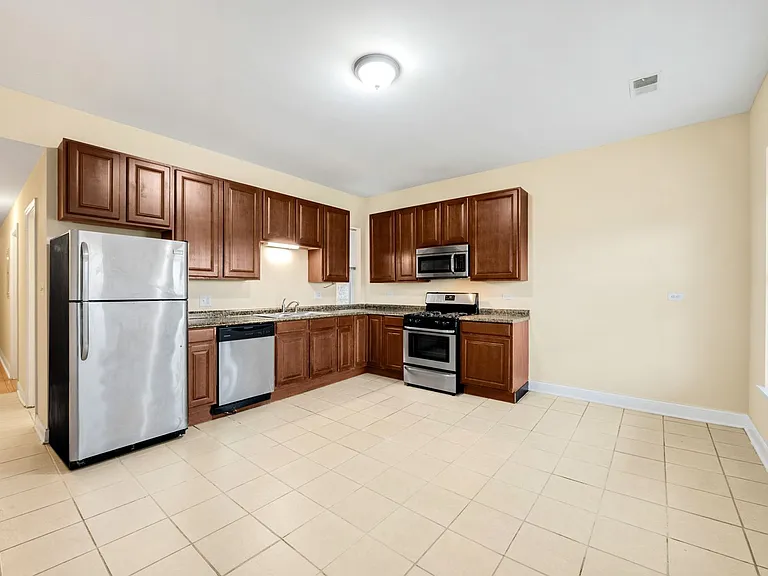 4934 S King Dr #2 — Photo 14