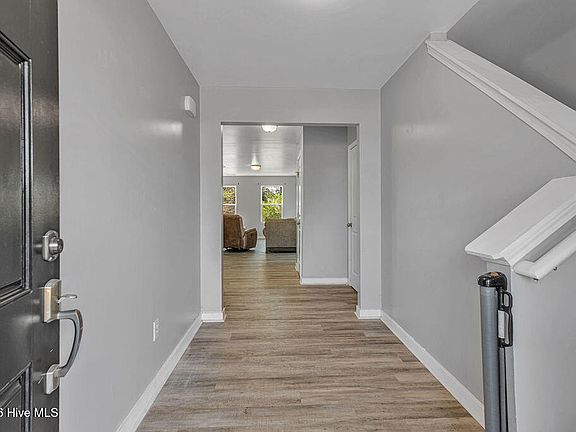 3rd image of 141 Backfield Place