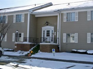 28 Colonial Pkwy APT D, Pittsford, NY 14534