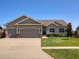 2085 SE Crabapple Ct, Waukee, IA 50263