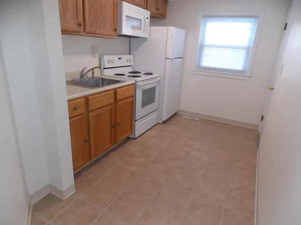 110 Saltarka Ln APT 3, Zelienople, PA 16063