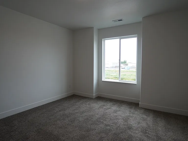 325 N Liberty Ave — Photo 13