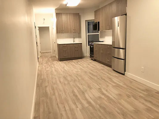 Rented by Realty 2000 Associates Ltd | media 4