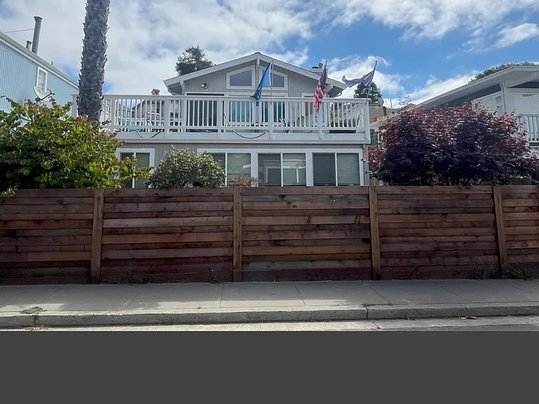 212 Treasure Island Ave — Photo 1