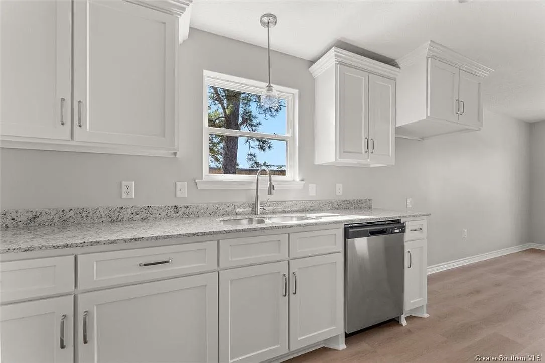 3 bed, 1376 sqft, $1,600 — Photo 3
