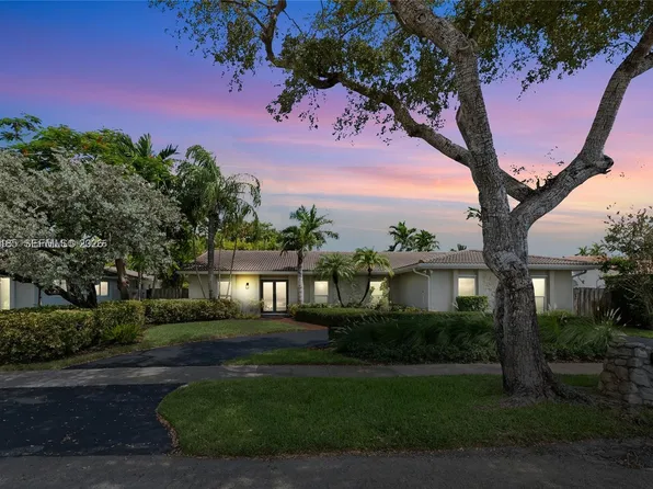 2011 NE 211th St, Miami, FL 33179