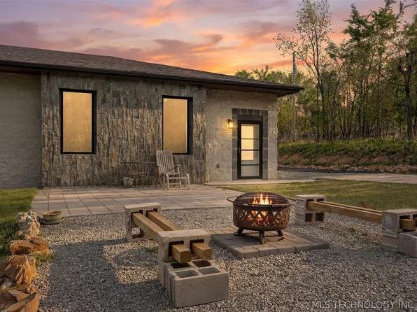 1616 Battle Dr, Grove, OK 74344