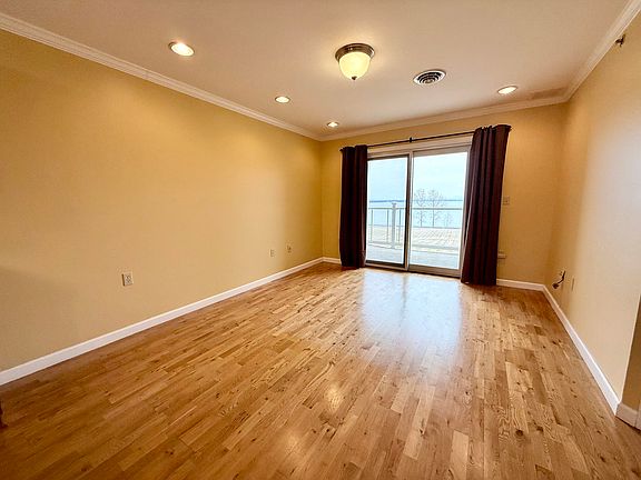 4th image of 58 Club Rd Unit 203