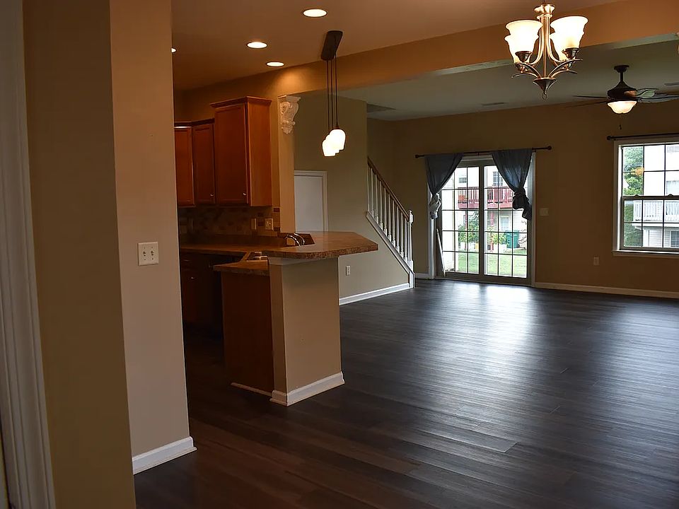 1st image of 101 Stonecrest Ln