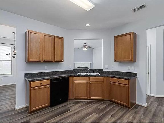 5th image of 4690 Woodbine Way