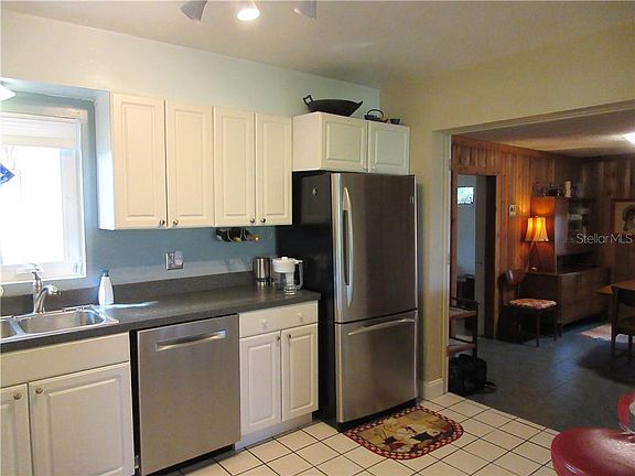 4th image of 761 Oleander Way S
