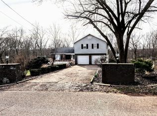 209 Mooreland Rd, Belpre, OH 45714